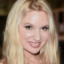 Meadow Williams als Holly