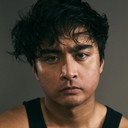 Kristian Ventura als Simon Elroy