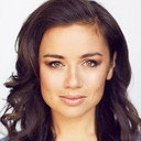 Alinta Chidzey als Maeve