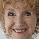 Marji Campi als Joyce Watson