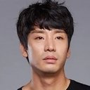 조완기 als Ayla'nın babası