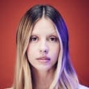 Mia Goth als Milja