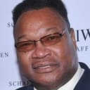 Larry Holmes als The Judge