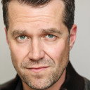 Yanni Walker als 1959 Government Agent