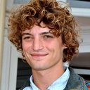 Niels Schneider als Pier