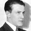 Richard Bird als Louis Bevan