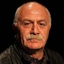 Orhan Aydın als Hakim