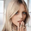 Anja Rubik als Newspaper Kiosk Lady (voice)