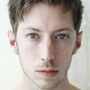 Max Mauff als Footmen