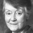 Georgine Anderson als Mrs. Hengrave