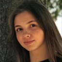 Olivia Hillingsø als Julie