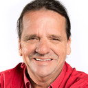 Frank Otis als The Barber