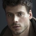 François Arnaud als Nico Peterson