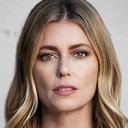 Diora Baird als Nadine