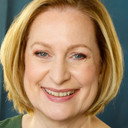 Ann Myrna als MOM