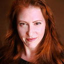 Lara Taillon als Sarah