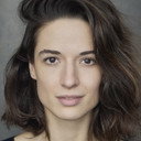 Carolina Lopes als Little Girl