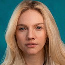 Áine Rose Daly als Robyn