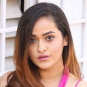 Prajakta Dusane als Shalini