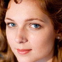 Darya Luzina als Anna, flight attendant