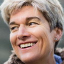 Louise Denyer als The Strict British Journalist