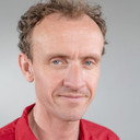 Ed Malone als The Sun Reporter