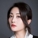 Qin Qin als Mother Cao