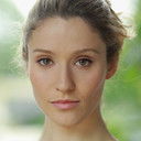 Norma Kuhling als Jo Mitchel