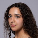 Sarah de Carvalho als Alice