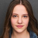 Justine Colan als Iris