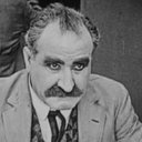 William McCall als Henry Barnes
