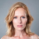 Jolanda van den Berg als Karina