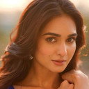 Kritika Singh Yadav als Mannat "Manu" Malik Chaudhary