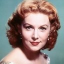 Rhonda Fleming als June Lyons, Jansen's Secretary / Girlfriend