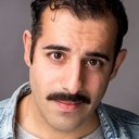 Bahador Foladi als Chris Amir
