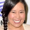 Stephanie Sheh als Hip Girl / Flight Attendant / Erica & Derek’s Mom (voice)