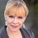 Suzanne Petri als Col. Cardamon