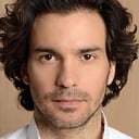 Santiago Cabrera als Robert Capa