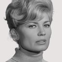 Nadia Sanders als Annette (uncredited)