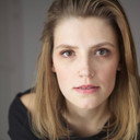 Julia Coulter als Karen