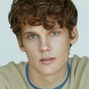 Hunter Doohan als Ivan