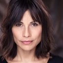 Linda Santiago als Credence's Aunt