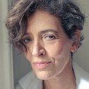 Joana Medeiros als Dona Estela