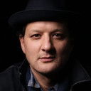 Sean San Jose als Carnival Barker