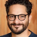 Ari Wallach als Self - Host