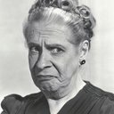 Maude Eburne als Mrs. Glissen