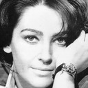 Mavie Bardanzellu als Lucrezia Petroni