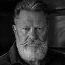 Kevin Horsham als Völundur the Smith