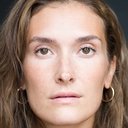 Heiddis Chadwick Hlynsdottir als Barbara Girl