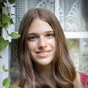 Emma Varel als Autumn
